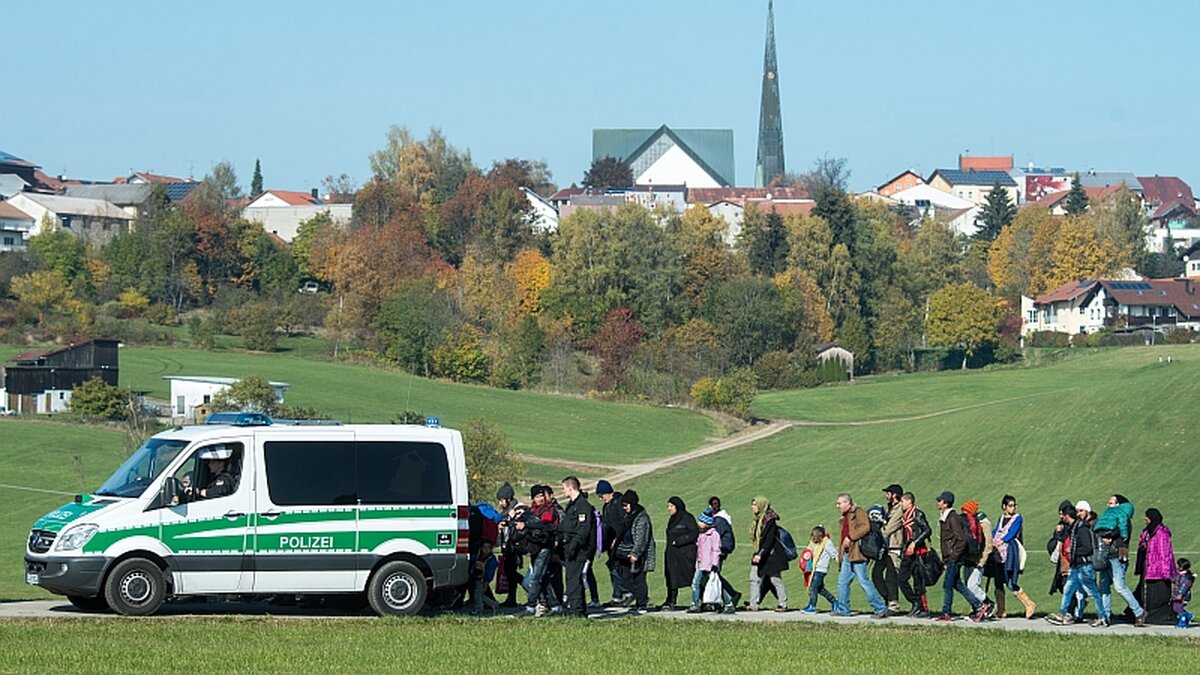 Pro Asyl kritisiert Union-Grenzmarke für Flüchtlinge - DOMRADIO.DE